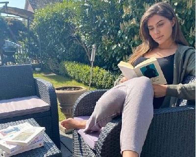 Elnaaz Norouzi takes online acting course from New York Film Academy.