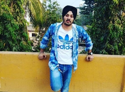 TV actor Manmeet Grewal commits suicide due to financial woes.