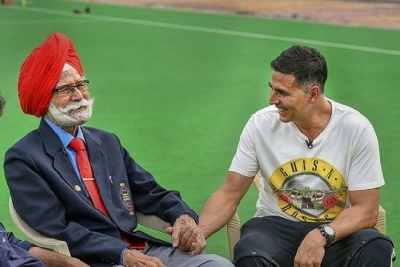 Akshay Kumar mourns demise of hockey legend Balbir Singh Senior.