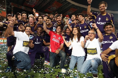 Shah Rukh, Gauri come forward to support people affected by Cyclone Amphan.