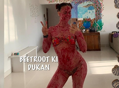 Elli AvrRam turns into 'beetroot ki dukaan'.