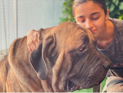 Alia Bhatt poses with Ranbir