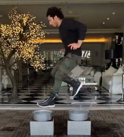 Vidyut Jammwal 'walks on water'.