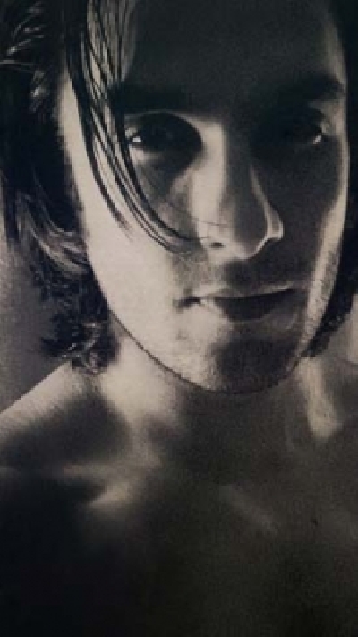 Ranveer Singh wins virtual love with shirtless pics. Ranveer Singh wins virtual love with shirtless pics.