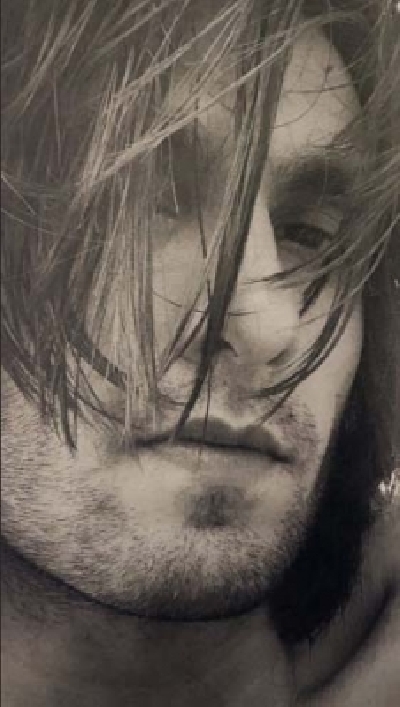 Ranveer Singh wins virtual love with shirtless pics.