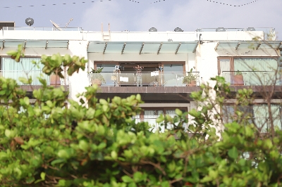 Mumbai: Actor Shah Rukh Khan seen shooting at his sea-facing mansion Mannat in Mumbai's Bandra on June 26, 2020. (Photo: IANS)