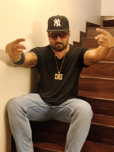 Hiteshwar's new rap song 'Padhega Likhega Toh Hoga Nawab' liked by youth.