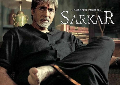 Big B gets nostalgic as 'Sarkar' turns 15.