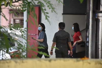 Mumbai: Actress Neetu Kapoor and her daughter Riddhima Kapoor Sahani seen at Bandra in Mumbai on July 1, 2020. (Photo: IANS)