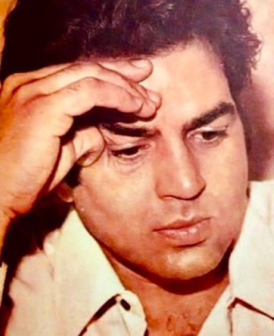 Dharmendra sad to see the condition of his favourite theatre in Ludhiana.