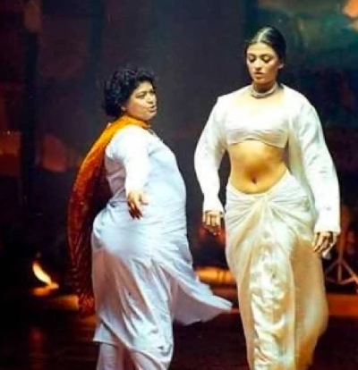 Aishwarya Rai Bachchan mourns 'Dance Guru' Saroj Khan's demise.