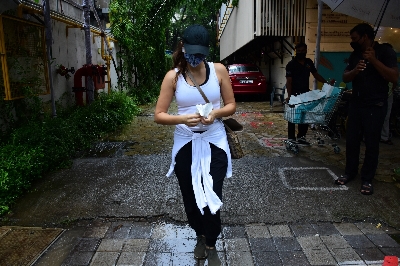 Mumbai: Actress Gabriella Demetriades seen at Khar in Mumbai on July 4, 2020. (Photo: IANS)