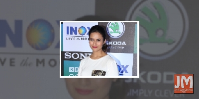 Divyanka Tripathi is in a 'topsy turvy world' in new selfie