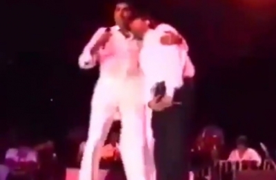 When Big B and Anil Kapoor performed live together. When Big B and Anil Kapoor performed live together.