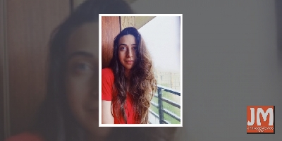 'Rained in' Karisma Kapoor's 'messy' style statement (Lead)