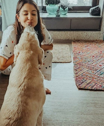 Anushka Sharma highlights the importance of oil pulling for dental hygiene.