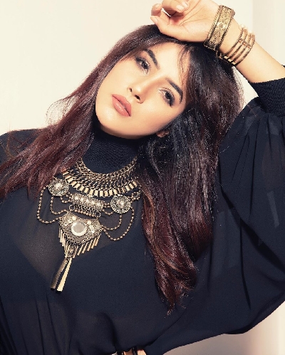 Shehnaaz Gill flaunts the 'black diva' look.