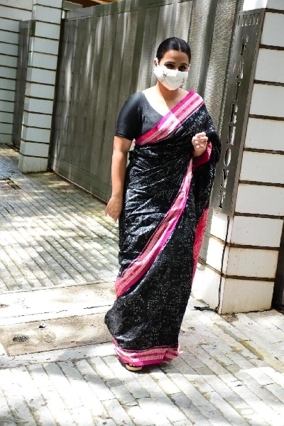 Mumbai: Actress Vidya Balan spotted at Sidharth Roy Kapoor's office in Mumbai's Khar on July 30, 2020. (Photo: IANS)