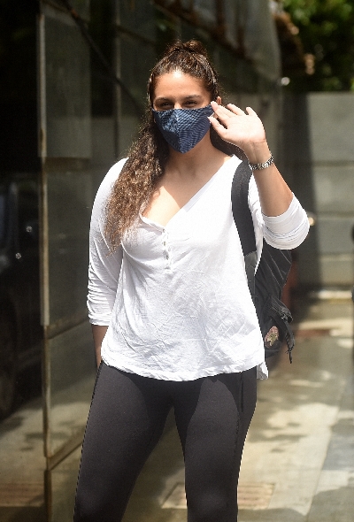 Mumbai: Actress Huma Qureshi spotted at Pooja films office in Mumbai's Juhu on July 30, 2020. (Photo: IANS)