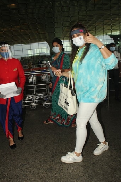 Mumbai: Actress Huma Qureshi seen at Chhatrapati Shivaji Maharaj International Airport as she leaves for the UK for the shooting of her upcoming film "Bell Bottom" from Mumbai on Aug 6, 2020. (Photo: IANS)
