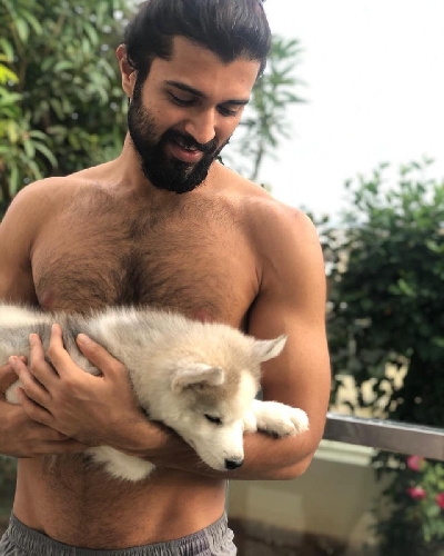 Vijay Deverakonda posts picture with his 'cute beast'