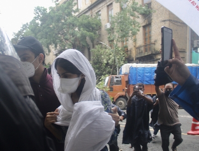 Mumbai: Bollywood actor Rhea Chakraborty accompanied by her brother Showik arrives to appear before the Enforcement Directorate for questioning in a money laundering probe vis-a-vis the Sushant Singh Rajput case, in Mumbai on Aug 7, 2020. (Photo: IANS)