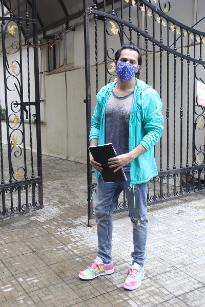 Mumbai: Actor Varun Dhawan seen at the office of Dharma Productions in Mumbai's Bandra on Aug 10, 2020. (Photo: IANS)