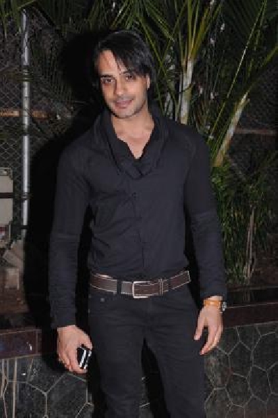 Angad Hasija at Lohri Di Raat in Mumbai. (Photo: IANS) Angad Hasija at Lohri Di Raat in Mumbai. (Photo: IANS)