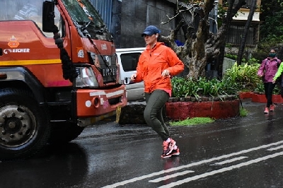 Mumbai: Actress Neha Dhupia seen jogging at Bandra in Mumbai on Aug 19, 2020. (Photo: IANS)