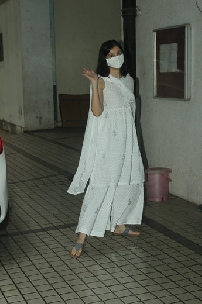 Mumbai: Actress Divya Khosla Kumar seen at the office of T-Series in Mumbai's Andheri on Aug 20, 2020. (Photo: IANS)