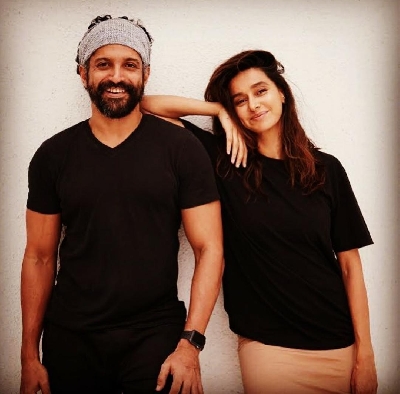 Farhan Akhtar pens a birthday wish for Shibani Dandekar