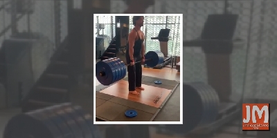Tiger Shroff does deadlifts with 220 kilos of weight