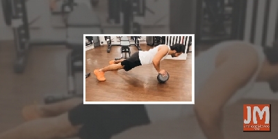 Varun Dhawan indulges in wrestling fantasy