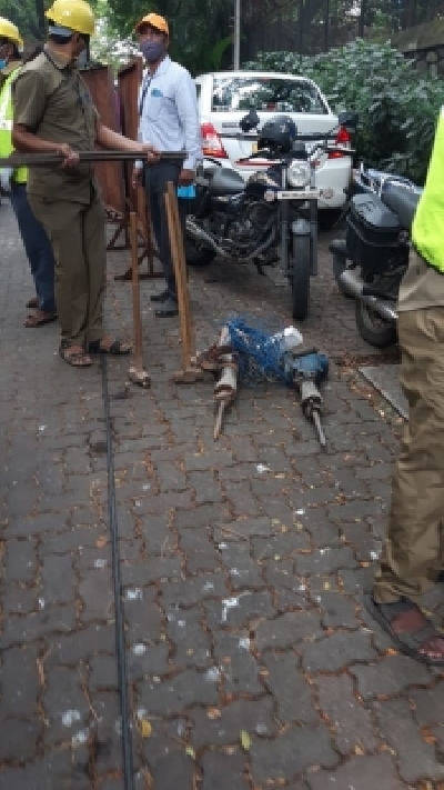 Mumbai: The BrihanMumbai Municipal Corporation (BMC) carries out demolition of unauthorised modifications/extensions at the Bandra office of Bollywood actress Kangana Ranaut in Mumbai on Sep 9, 2020. (Photo: IANS)