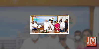 Sandalwood delegation meets K'tka CM, demands relief package