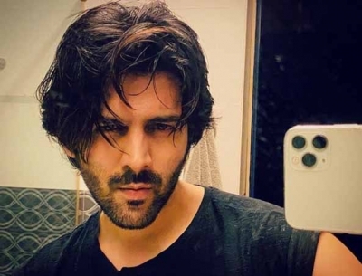 Kartik Aaryan. Kartik Aaryan.