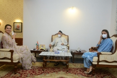 Bollywood actress Kangana Ranaut & her sisiter met Maharashtra Governor Bhagat Singh Koshyari at Raj Bhavan, here on Sunday afternoon.