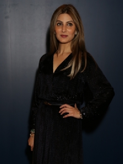 Mumbai, Sep 15 (IANS) Riddhima Kapoor Sahni, daughter of late actor Rishi Kapoor and actress Neetu Kapoor, celebrated her 40th birthday with a bang in Mumbai last night. Mumbai, Sep 15 (IANS) Riddhima Kapoor Sahni, daughter of late actor Rishi Kapoor and actress Neetu Kapoor, celebrated her 40th birthday with a bang in Mumbai last night.