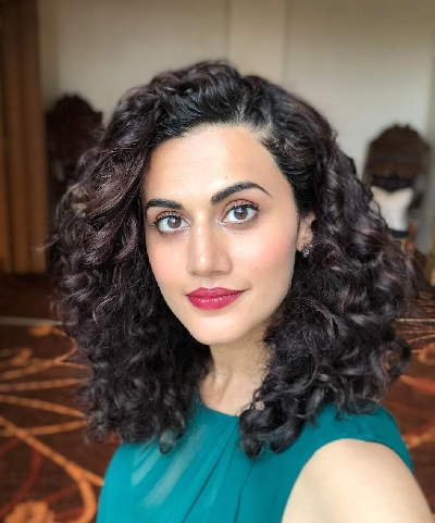 B-Town backs Jaya Bachchan after her Parliament speech alleging B'wood being defamed.