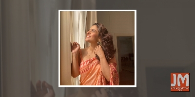 Kajol's daughter turns shutterbug for mom