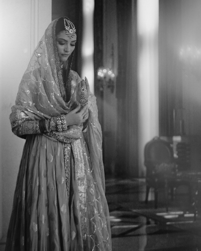 Manish Malhotra's closes digital ICW with opulence.