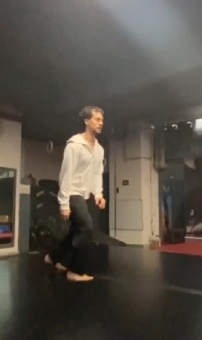 Tiger Shroff shares flying kick video after injury. (source:insta) Tiger Shroff shares flying kick video after injury. (source:insta)