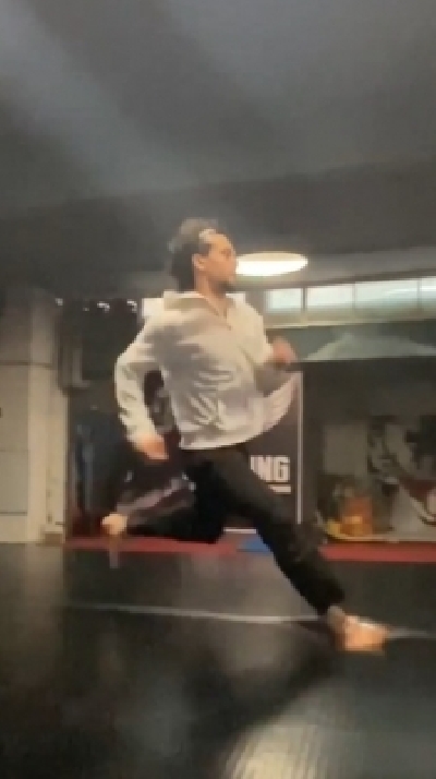Tiger Shroff shares flying kick video after injury. (source:insta)