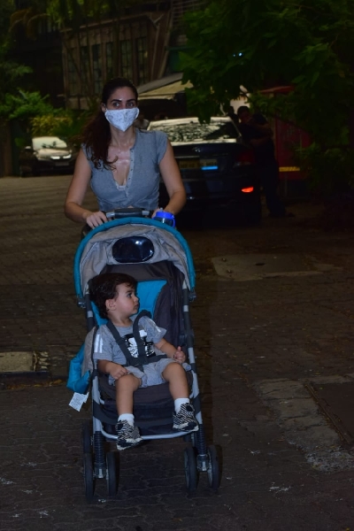 Mumbai: Actress Gabriela seen with her son at Bandra in Mumbai on Oct 3, 2020. (Photo: IANS)