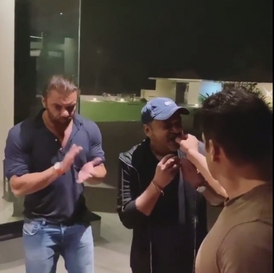 Salman remembers Wajid Khan on his birth anniversary