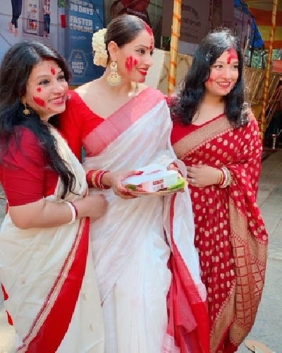 Bipasha relieves memories of last years Durga Puja festivity Bipasha relieves memories of last years Durga Puja festivity
