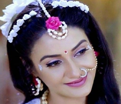 Rati Pandey to do her make-up for TV show. Rati Pandey to do her make-up for TV show.