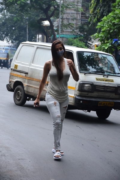 Mumbai: Actress Malaika Arora seen at Bandra in Mumbai on Oct 10, 2020. (Photo: IANS)