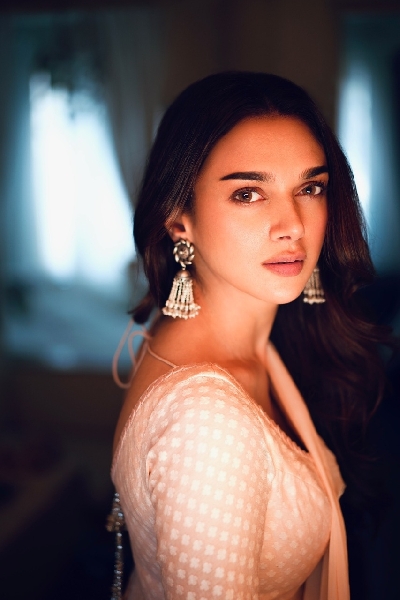 Aditi Rao Hydari To Play Female Lead In Maha Samudram.