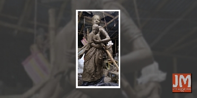 Kolkata Ma Durga idol as migrant worker impresses B'wood stars, fans